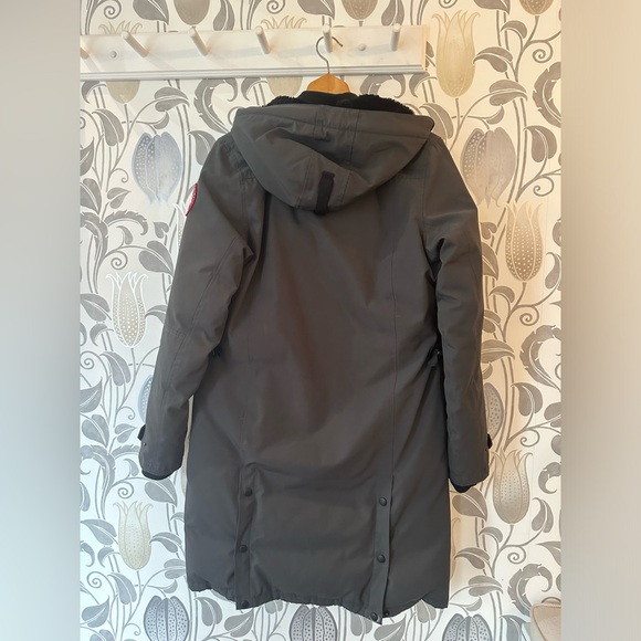 Canada Goose Winter Parka. Ladies size large. - Picture 2 of 13